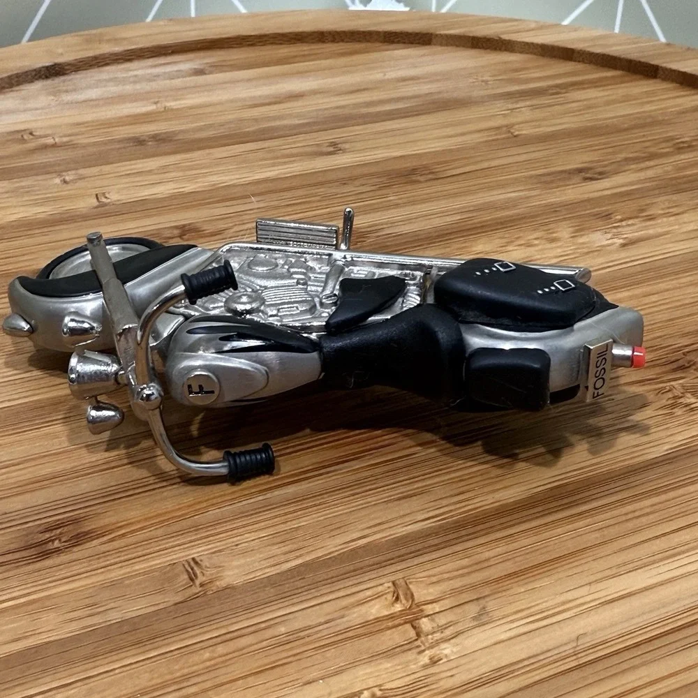 Limited Edition‎ Fossil Die-Cast Metal Motorcycle Desk Clock vintage